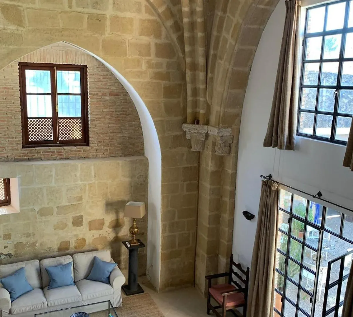 Espectacular Iglesia Romanica Baeza 0*,